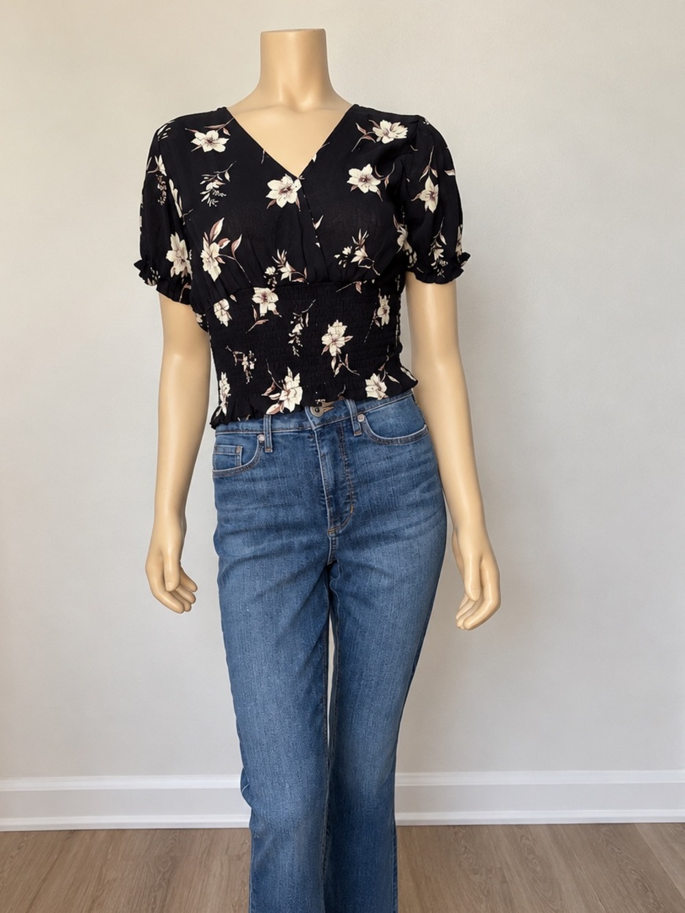 NWT Paper Crane Black Floral Smocked Peplum Top Size Medium